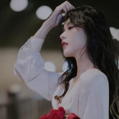 微信头像高级氛围感女生图片