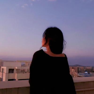 网图女生氛围感背影头像