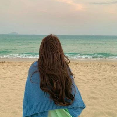 女生高级感的背影意境图片头像
