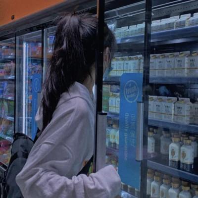 女生高级感的背影意境图片头像