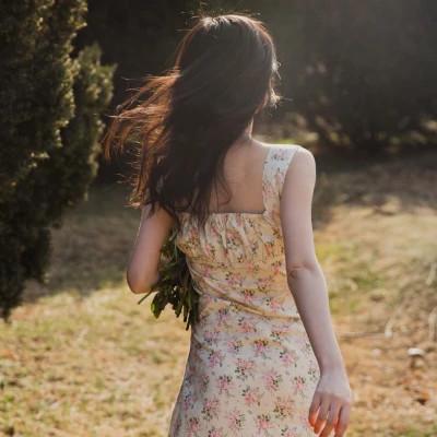 女生高级感的背影意境图片头像
