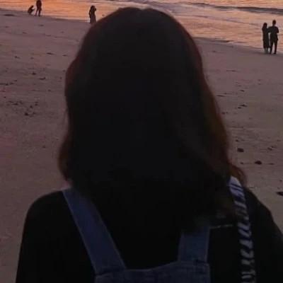 女生高级感的背影意境图片头像