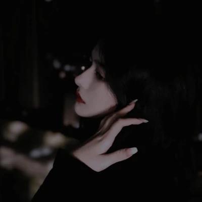 微信头像高级氛围感女生图片