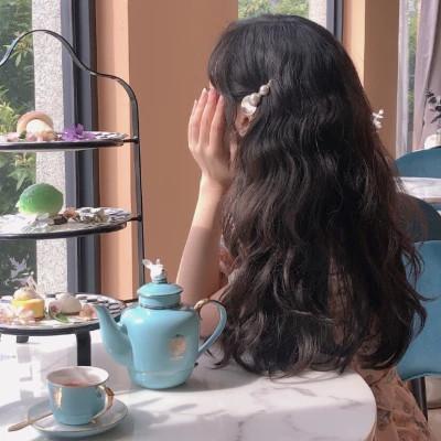 女生高级感的背影意境图片头像