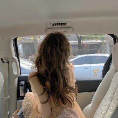 女生高级感的背影意境图片头像