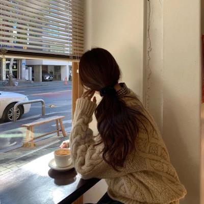 女生高级感的背影意境图片头像