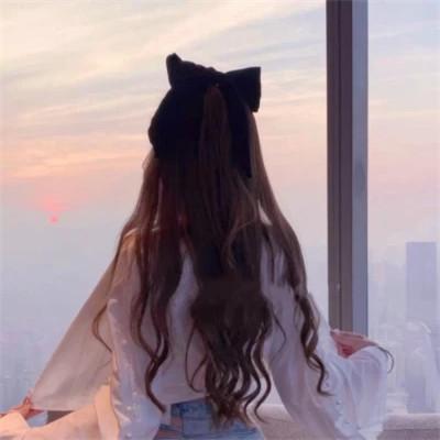 女生高级感的背影意境图片头像