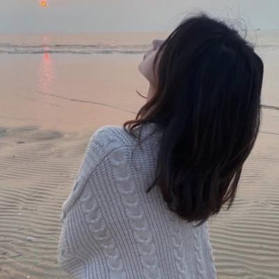 女生高级感的背影意境图片头像