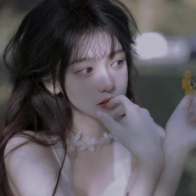 微信头像高级氛围感女生图片