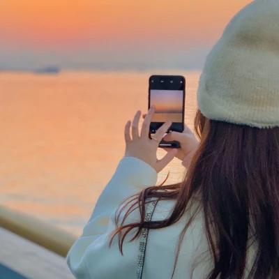 女生高级感的背影意境图片头像