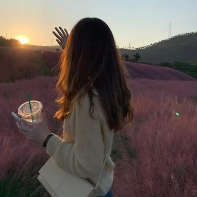 女生高级感的背影意境图片头像