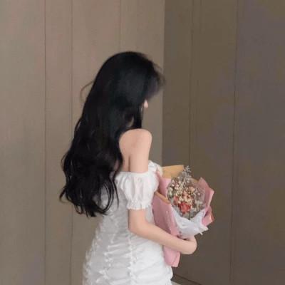 女生高级感的背影意境图片头像