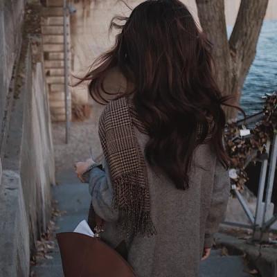 女生高级感的背影意境图片头像