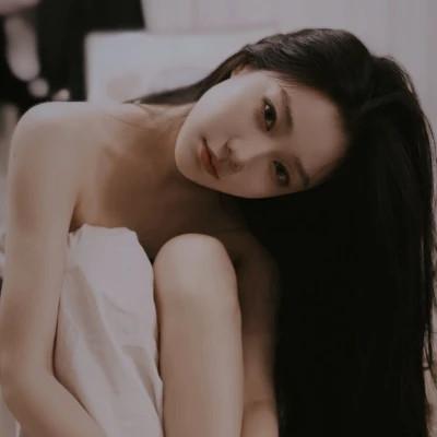 微信头像高级氛围感女生图片