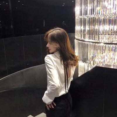 女生高级感的背影意境图片头像