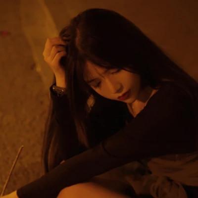 微信头像高级氛围感女生图片