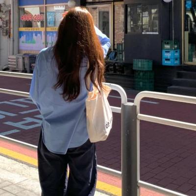 女生高级感的背影意境图片头像