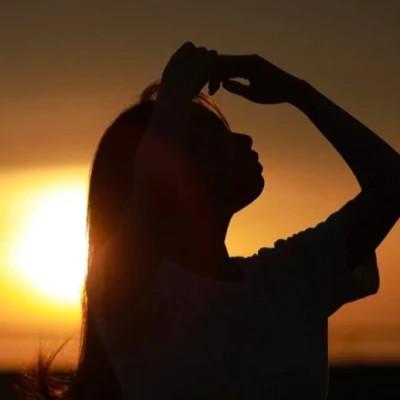 女生头像落日夕阳 唯美好看的背影夕阳头像女生高清图片