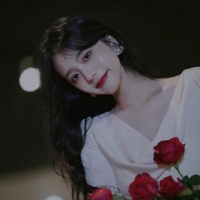 微信头像高级氛围感女生图片