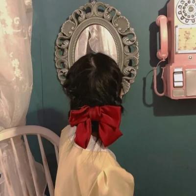 女生高级感的背影意境图片头像