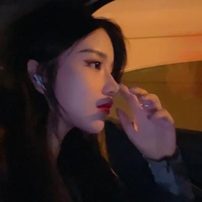 微信头像高级氛围感女生图片