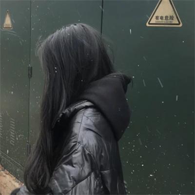 女生高级感的背影意境图片头像