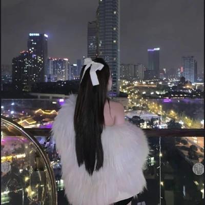 女生高级感的背影意境图片头像
