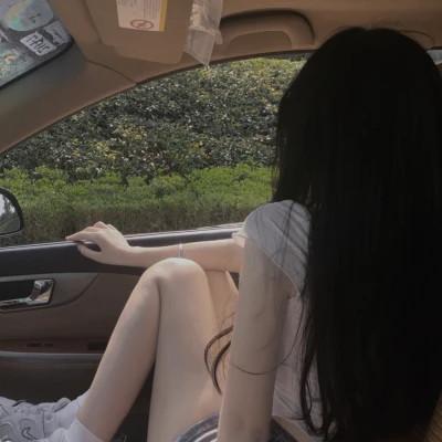 微信头像高级氛围感女生图片