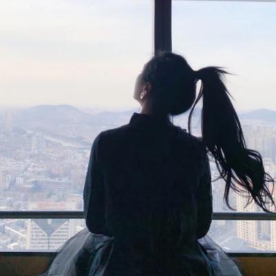 女生高级感的背影意境图片头像