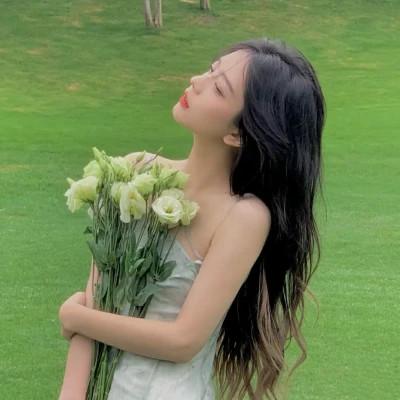 温柔惊艳的女生头像 高清温柔干净且惊艳的女头图片