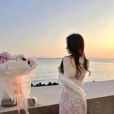 女生晚霞背影头像 好看高清的唯美落日夕阳治愈女头图片