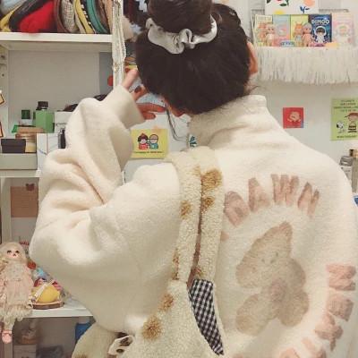 女生高级感的背影意境图片头像