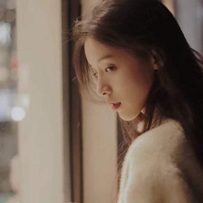 微信头像高级氛围感女生图片