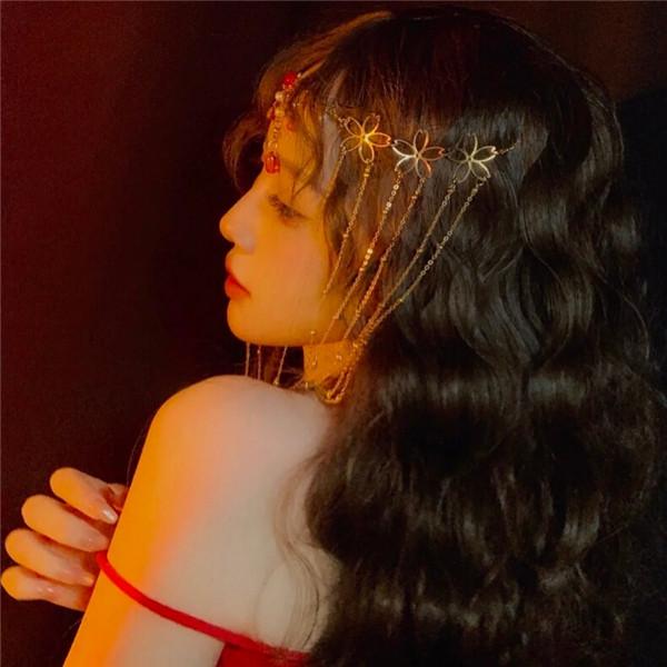 红色主题头像女生 高清有意境的红色唯美图片女生头像