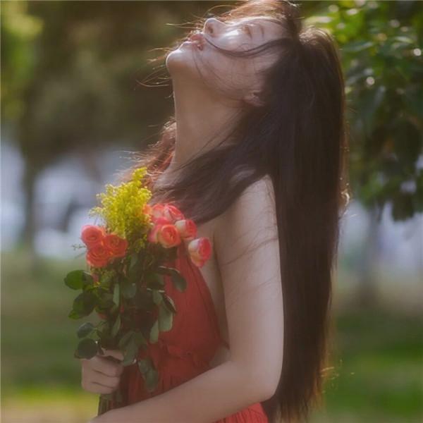 红色主题头像女生 高清有意境的红色唯美图片女生头像