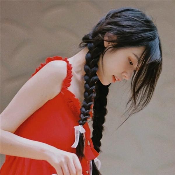 红色主题头像女生 高清有意境的红色唯美图片女生头像