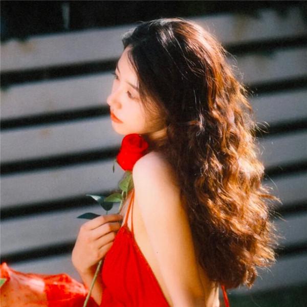 红色主题头像女生 高清有意境的红色唯美图片女生头像