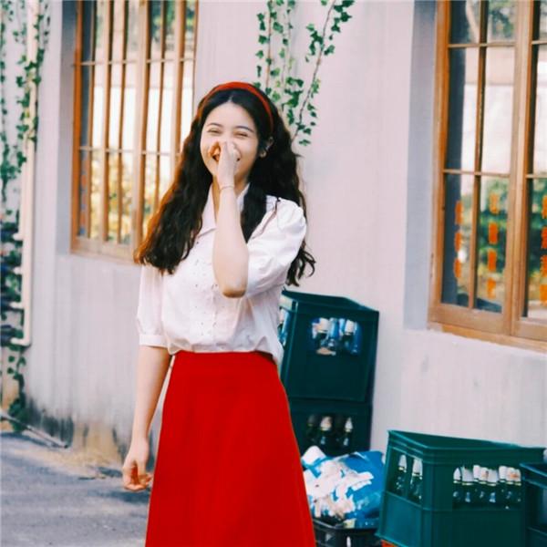 红色主题头像女生 高清有意境的红色唯美图片女生头像