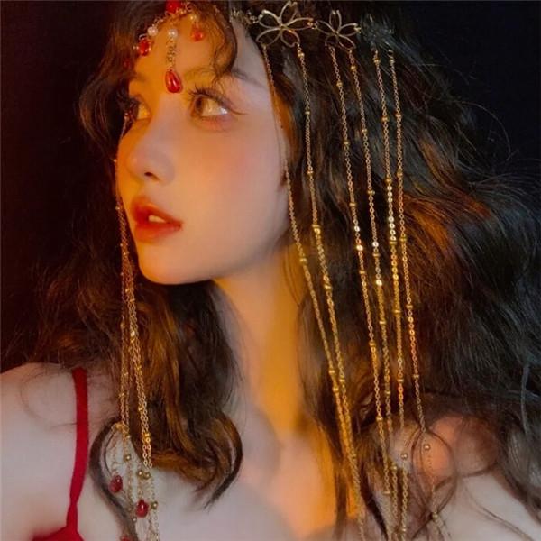 红色主题头像女生 高清有意境的红色唯美图片女生头像