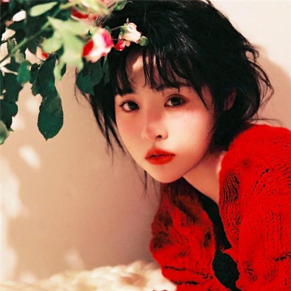 红色主题头像女生 高清有意境的红色唯美图片女生头像