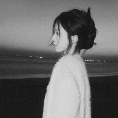 120张唯美意境清新好看的黑白女头图片，黑白梦境