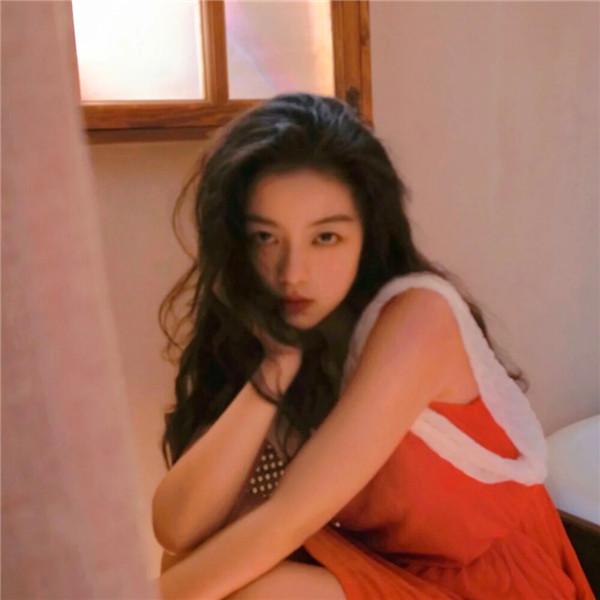 红色主题头像女生 高清有意境的红色唯美图片女生头像