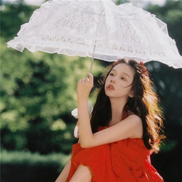 红色主题头像女生 高清有意境的红色唯美图片女生头像