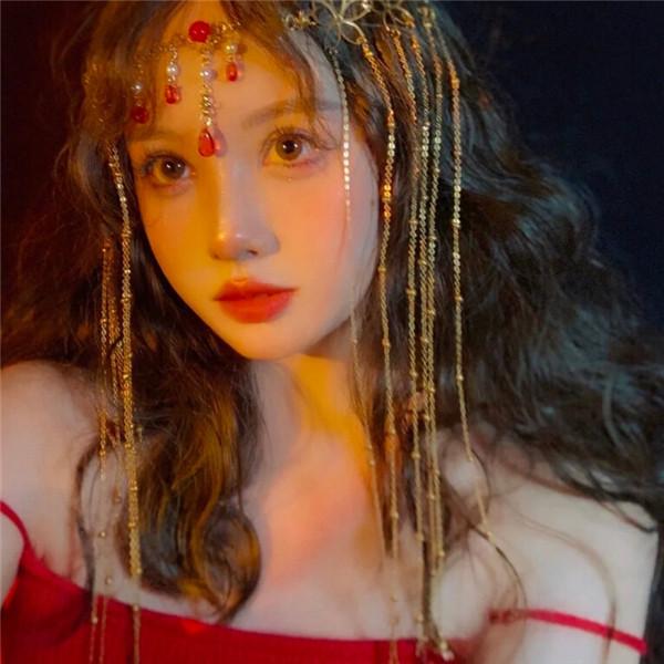 红色主题头像女生 高清有意境的红色唯美图片女生头像
