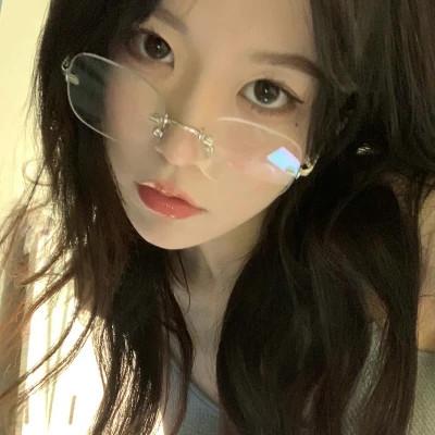 女生青春感十足的头像图片60张