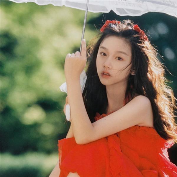 红色主题头像女生 高清有意境的红色唯美图片女生头像