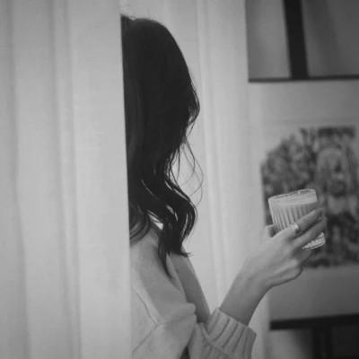 120张唯美意境清新好看的黑白女头图片，黑白梦境