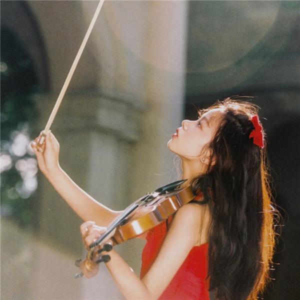 红色主题头像女生 高清有意境的红色唯美图片女生头像