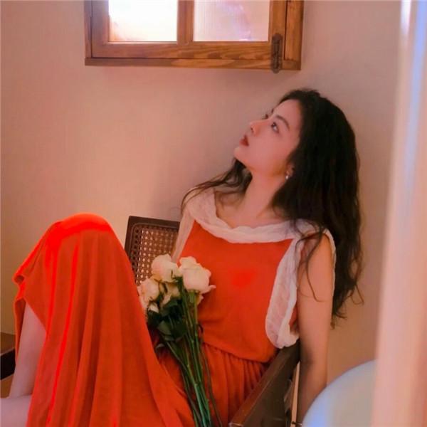 红色主题头像女生 高清有意境的红色唯美图片女生头像