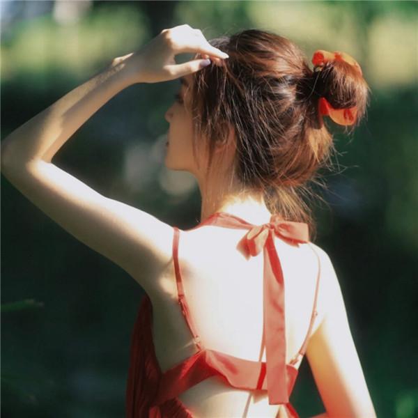 红色主题头像女生 高清有意境的红色唯美图片女生头像